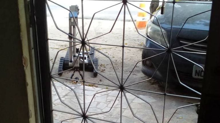 Setor de bombas da polícia detonou a granada.