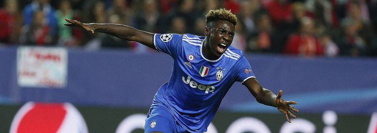 Moise Kean celebra o gol de Bonucci contra o Sevilla.