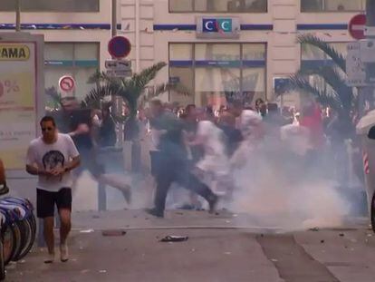 Cinco feridos, um em estado muito grave, em tumultos entre torcedores ingleses e russos em Marselha