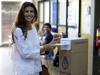 A esposa de Macri, Juliana Awada, ao votar no domingo passado.