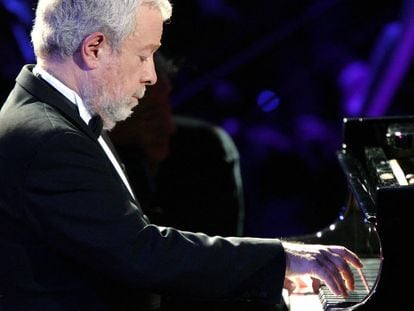 Nelson Freire se apresenta durante o prêmio Victoires de música clássica em Cannes, França, em janeiro de 2005.