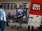 FILE PHOTO: A patient with suspected COVID-19 infection is taken into an ambulance by members of the Emergency Mobile Care Service (SAMU) team, amid the coronavirus disease (COVID-19) outbreak, at the UPA (Emergency Service Unit) in Duque de Caxias near Rio de Janeiro, Brazil May 20, 2021. REUTERS/Pilar Olivares/File Photo