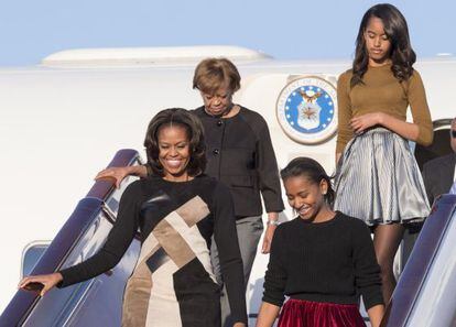 Michelle Obama, com suas filhas e sua mãe, na China.