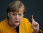 La canciller alemana, Angela Merkel, se dirige al Bundestag, este miércoles en Berlín.