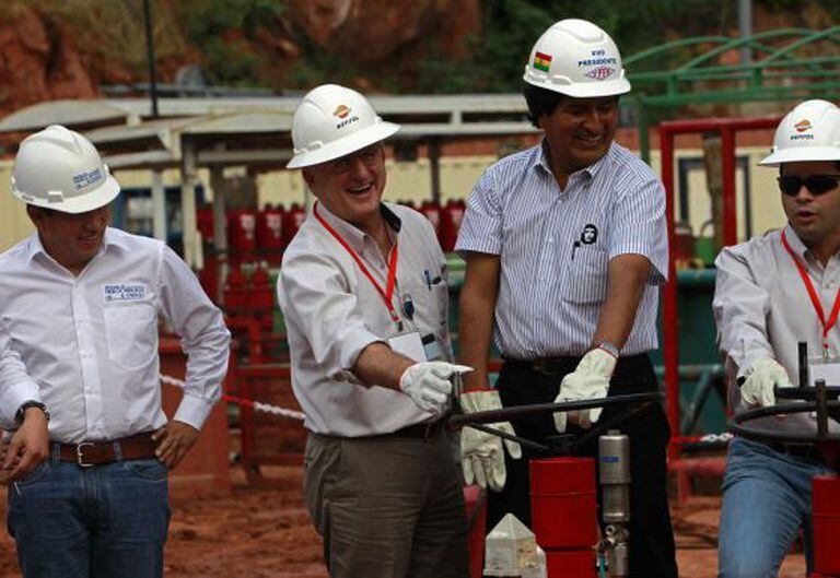 O presidente da Bolívia, Evo Morales e o da Repsol, Antonio Brufau.