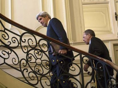 John Kerry e Serguéi Lavrov, em París.