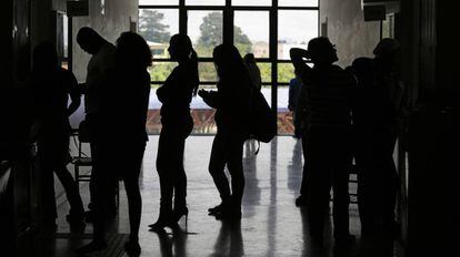 Fila de eleitores em um colégio eleitoral em São Paulo, no dia 2 de outubro.