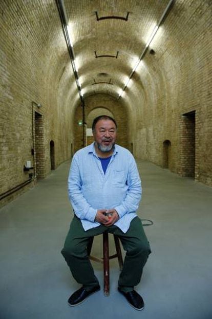 Ai Weiwei em seu estúdio em Berlim no dia 13 de julho