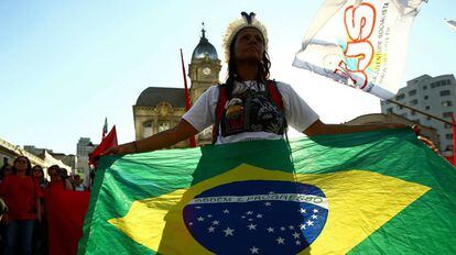 Manifestante em Curitiba no dia 13 de setembro.