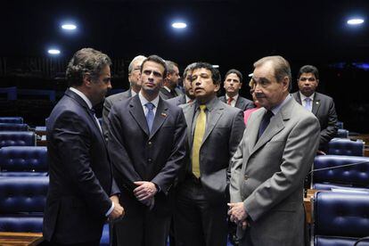 Capriles visita o Senado durante sessão deliberativa.