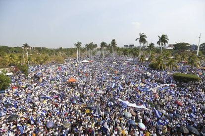 Milhares de pessoas no protesto de sábado em Manágua.