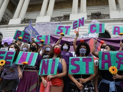Protesto por justiça para vítimas de estupro e feminicídio no Rio de Janeiro, em novembro de 2020.