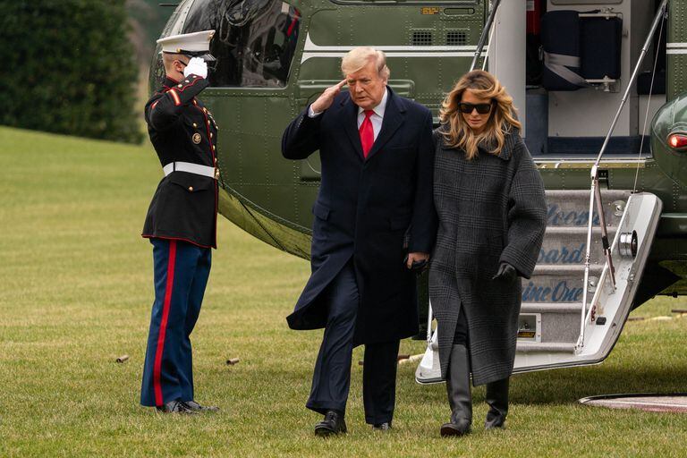 Donald Trump e sua esposa, Melania Trump, na quinta-feira na chegada à Casa Branca após passar alguns dias na mansão da Flórida.