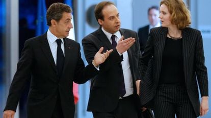Sarkozy com o centrista Jean-Christophe Lagarde e a vice-presidenta da UMP, Nathalie Kosciusko-Morizet.