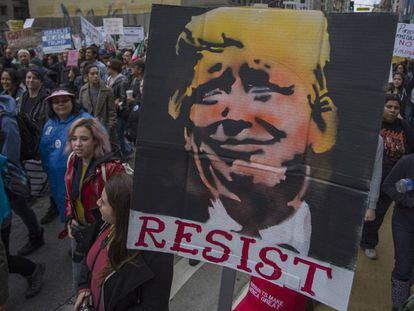 Protesto contra as políticas de Donald Trump em Los Angeles, na semana passada.