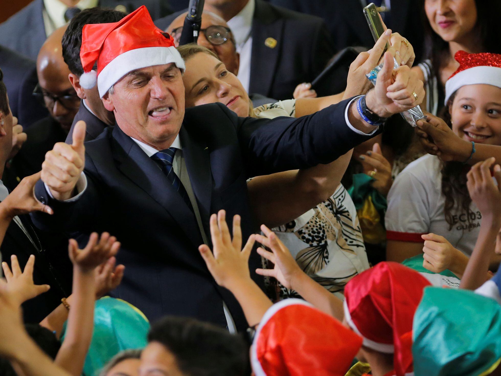 Bolsonaro concede indulto de Natal a policiais e outros agentes presos | Atualidade | EL PAÍS Brasil Bolsonaro concede indulto de Natal a policiais e outros agentes presos | Atualidade | EL PAÍS Brasil