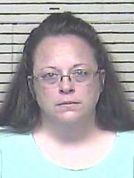 Kim Davis, ao entrar em prisão nesta quinta-feira