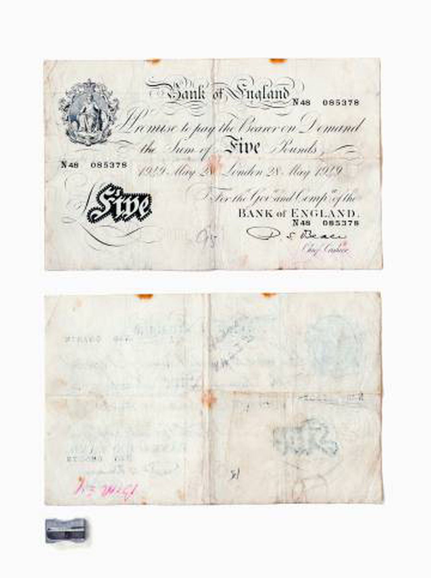 Parte dianteira e traseira de um ‘white fiver’, notas brancas de cinco libras emitidas no século XIX.