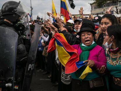 Mulheres protestam contra as políticas econômicas do Governo equatoriano em Quito, em outubro.