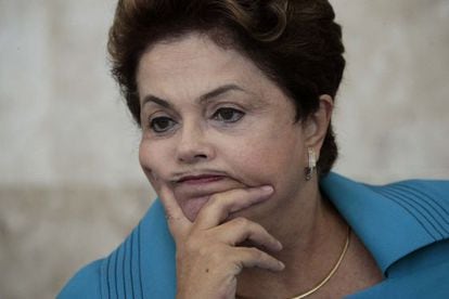 Dilma Rousseff cai em pesquisa.