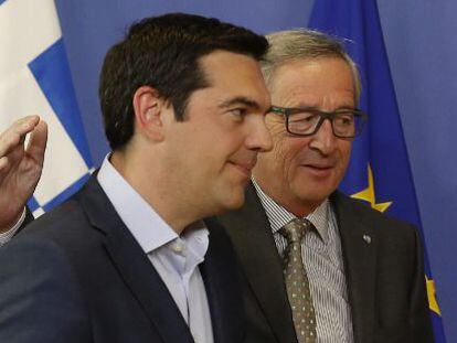 Alexis Tsipras e Jean-Claude Juncker, nesta quarta-feira em Bruxelas.