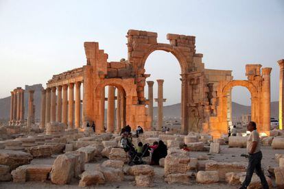 Imagem das ruínas de Palmira ocupada em novembro de 2015.