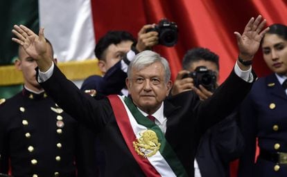 López Obrador no pleno da Câmera de Deputados depois de sua investidura.