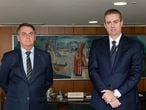 Bolsonaro este lunes con el recién nombrado  jefe de la Policía Federal, Rolando Alexandre de Souza.