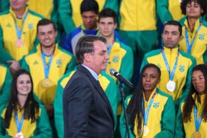 Bolsonaro recebeu atletas medalhistas no Pan de Lima em 2019.