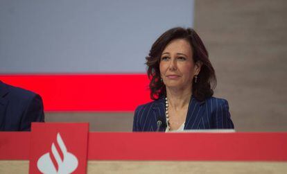 Ana Botín, presidenta do banco Santander, durante uma reunião de acionistas.