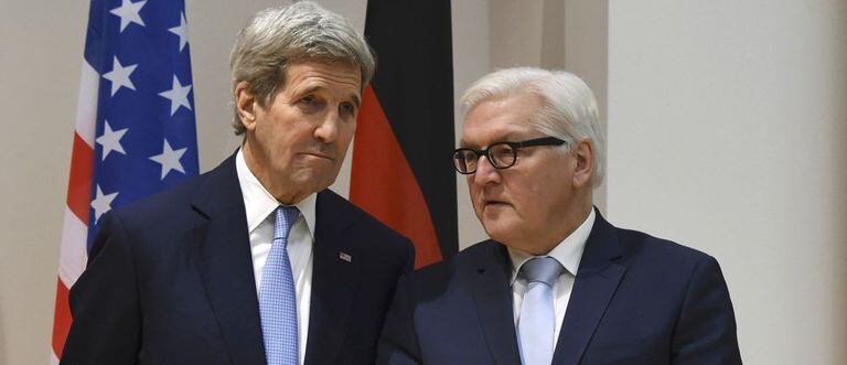 John Kerry e o alemão Frank-Walter Steinmeier.