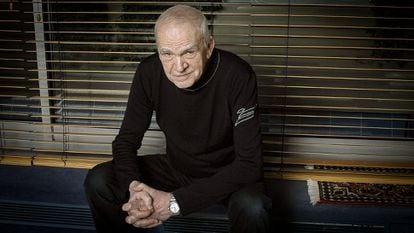 Milan Kundera em fotografia cedida por sua editora em 2014.