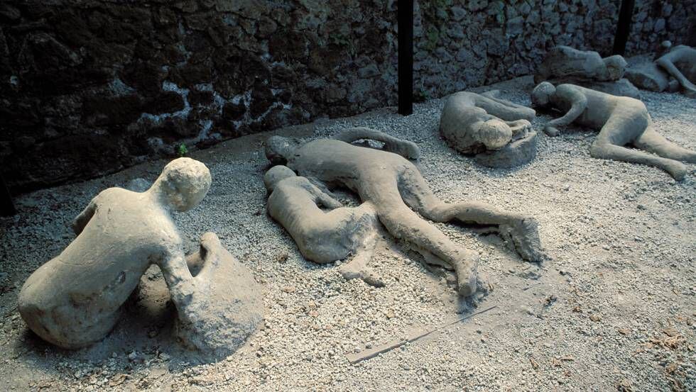 Reprodução da maneira como ficaram algumas das vítimas de Pompeia depois da erupção do Vesúvio. 