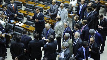 Jair Bolsonaro fala em sessão para votar o pedido de cassação do mandato do deputado André Vargas, em dezembro de 2014.