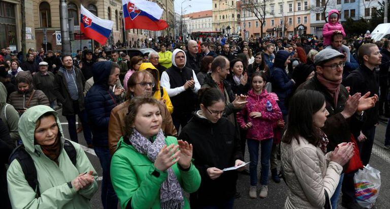 Manifestação em abril em Bratislava depois da morte do repórter Jan Kuciak.