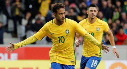 Neymar deixa sua marca em amistoso contra o Japão.