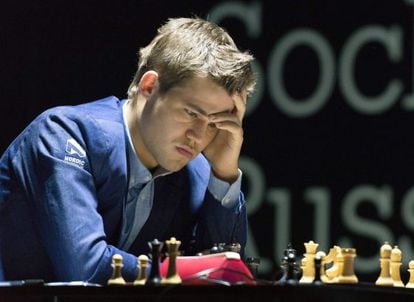 Carlsen, durante a partida decisiva.