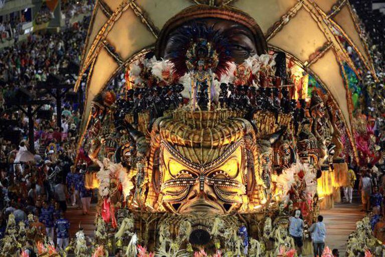 Desfile da escola campeã de 2015, a Beija-Flor.