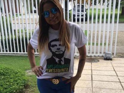 Carmen Carvalho, da equipe do MP do Rio que investiga o caso Marielle, com camisa da campanha de Bolsonaro. 