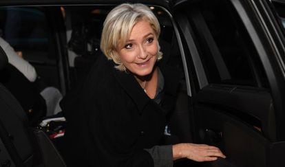 A presidente da Frente Nacional (FN), Marine Le Pen, chega a uma convenção, na terça-feira, em Paris.