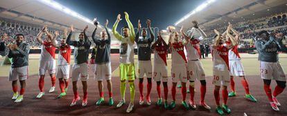 Os jogadores do Monaco comemoram seu triunfo contra o Lille, no domingo.