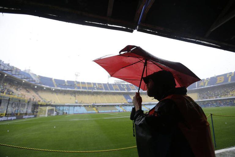 A Bombonera baixo a chuva, neste sábado.