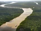 Un ferry surca las aguas del Amazonas cerca de la ciudad brasileña de Belém.