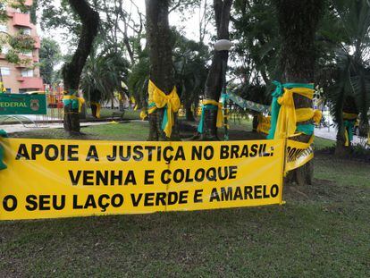Manifestação de apoio ao juiz Sérgio Moro em frente a Justiça Federal, em Curitiba.