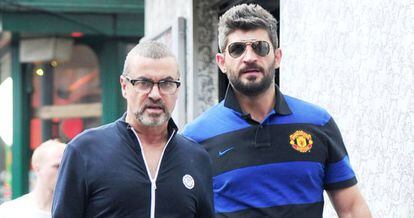 George Michael e Fadi Fawaz pelas ruas de Londres em 20 de junho de 2012.