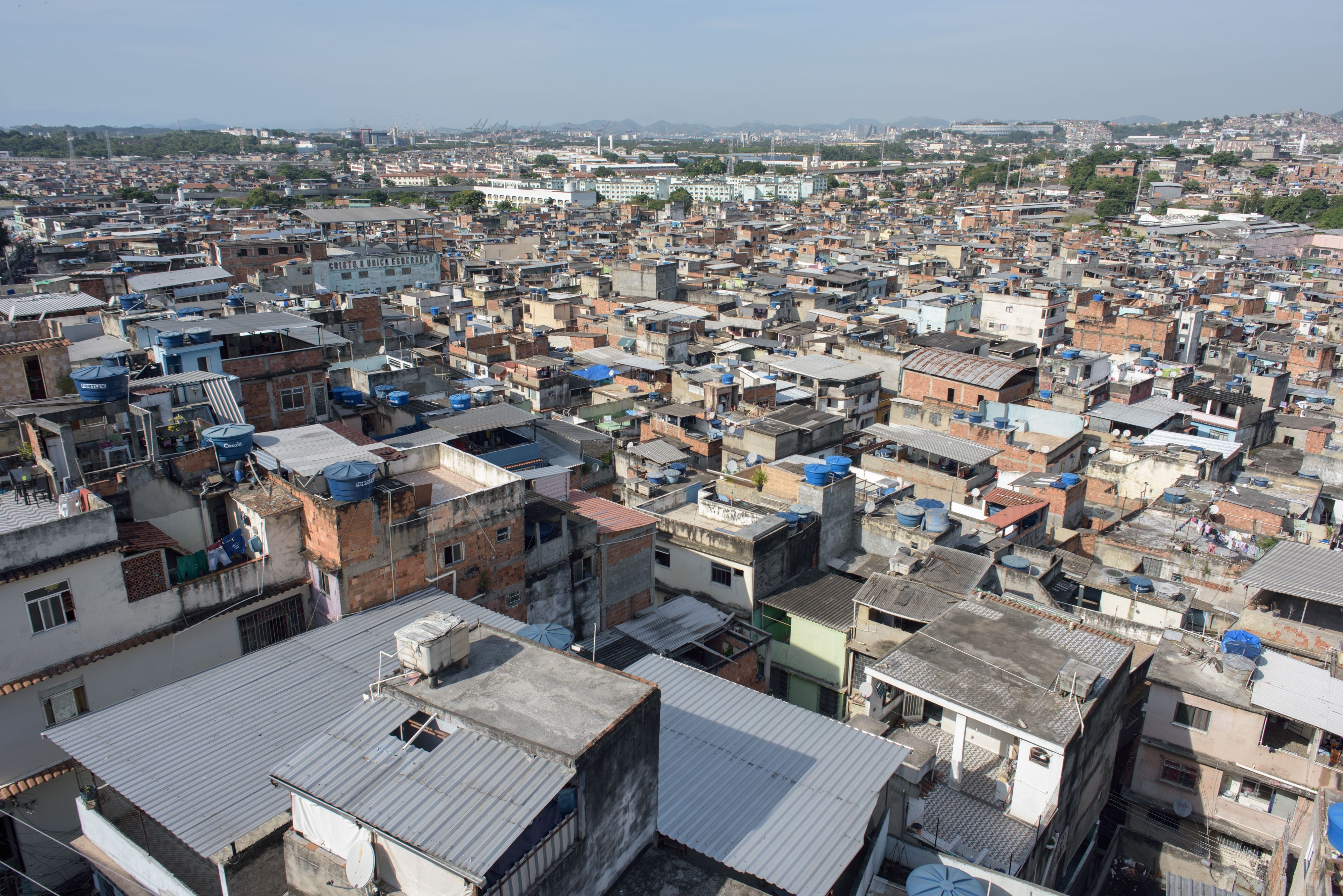 Vista da favela do Jacarezinho a partir da Paróquia Nossa Senhora Auxiliadora. 
