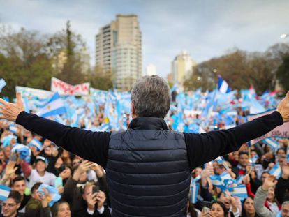 Mauricio Macri em campanha nesta segunda-feira na Argentina.