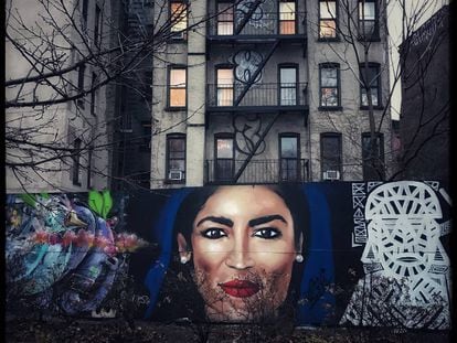 Mural com a imagem de Alexandria Ocasio-Cortez em Nova York.