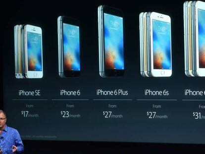 O vice-presidente de marketing da Apple apresenta o iPhone SE.