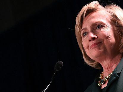 Na foto (AFP) Hillary Clinton, no sábado em Louisiana. | No vídeo (Reuters), reações aos resultados